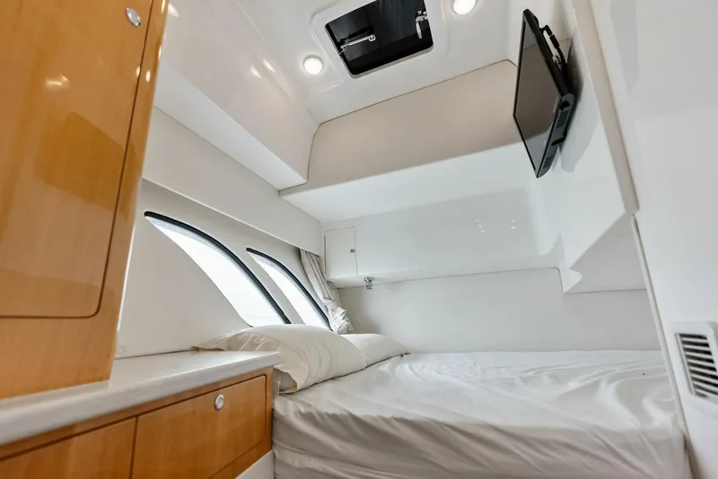Slide: The Image of Intrepid 430 Sport Yacht 2018 - 40