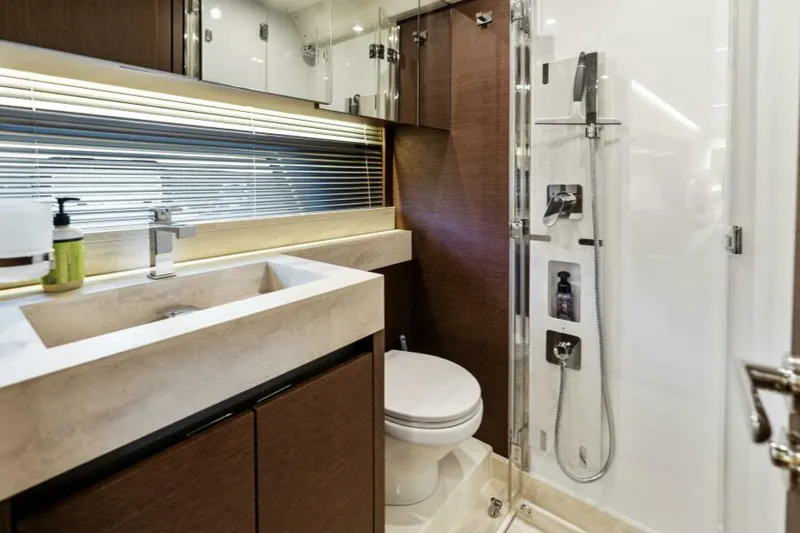 Slide: The Image of Prestige 520 Flybridge 2020 - 38