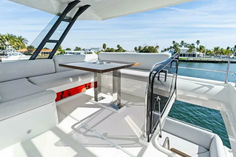 Slide: The Image of Prestige 520 Flybridge 2020 - 43