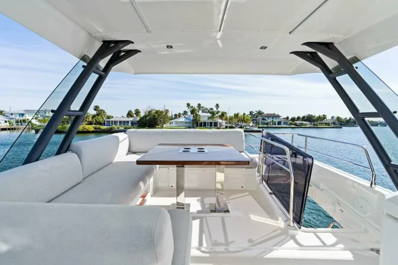 Slide: The Image of Prestige 520 Flybridge 2020 - 44