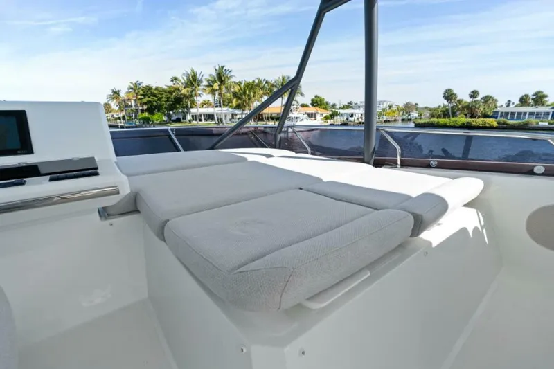 Slide: The Image of Prestige 520 Flybridge 2020 - 51
