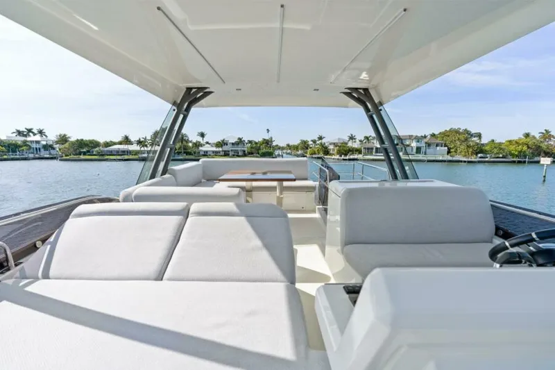 Slide: The Image of Prestige 520 Flybridge 2020 - 53