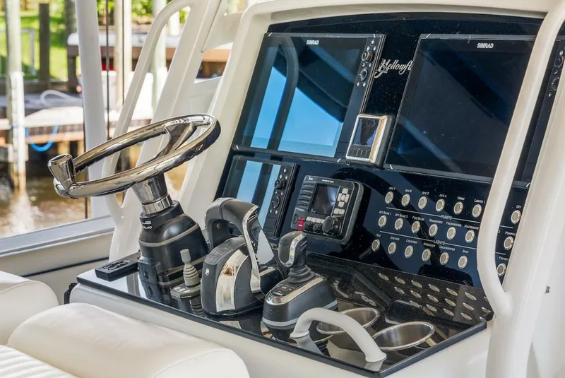 Slide: The Image of Yellowfin 39 Offshore 2013 - 46