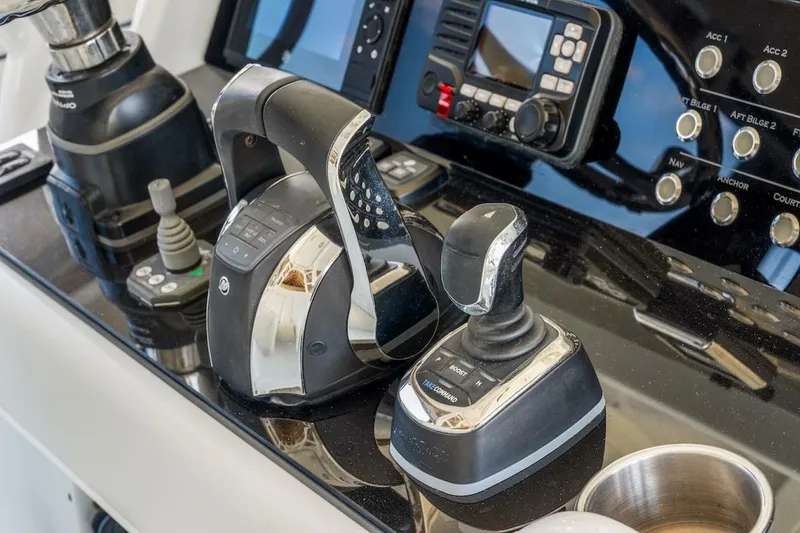 Slide: The Image of Yellowfin 39 Offshore 2013 - 64