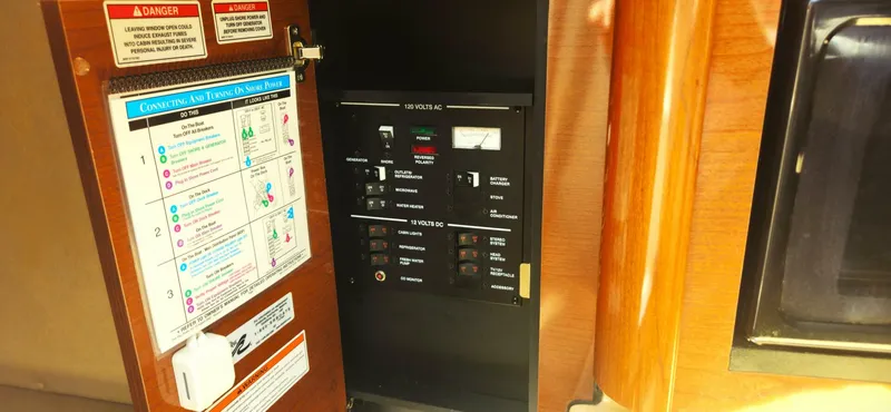 Slide: The Image of Sea Ray 260 Sundancer 2008 - 25