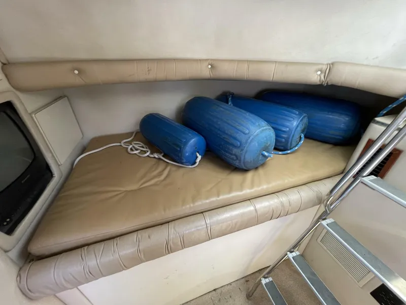 Slide: The Image of Sea Ray 630 Super Sun Sport 1998 - 20