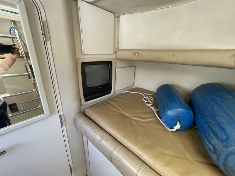 Slide: The Image of Sea Ray 630 Super Sun Sport 1998 - 21
