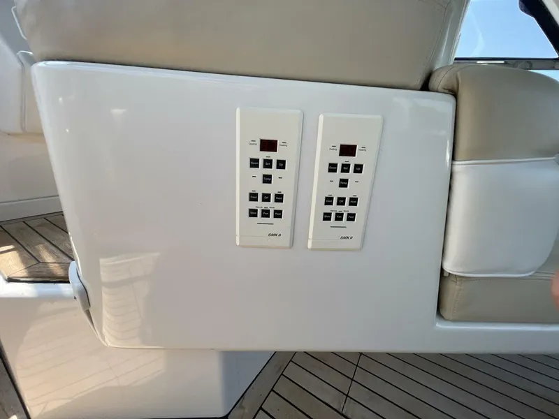 Slide: The Image of Sea Ray 630 Super Sun Sport 1998 - 27