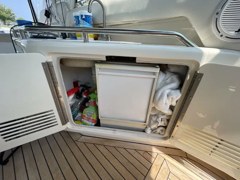 Slide: The Image of Sea Ray 630 Super Sun Sport 1998 - 36