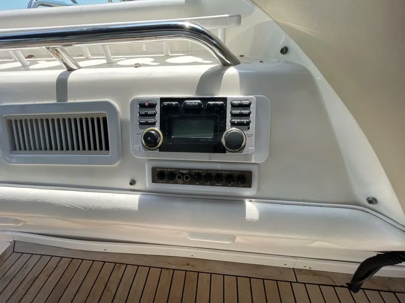 Slide: The Image of Sea Ray 630 Super Sun Sport 1998 - 43