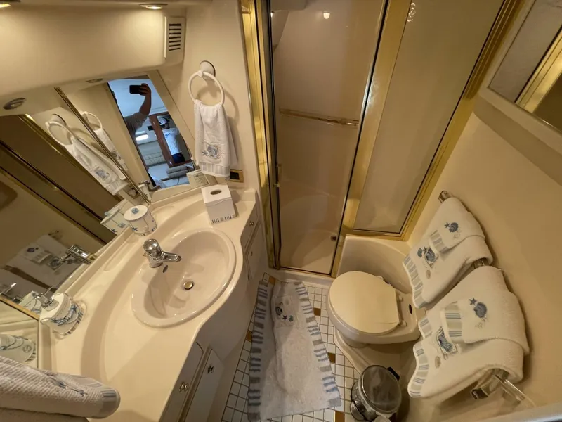 Slide: The Image of Sea Ray 630 Super Sun Sport 1998 - 70