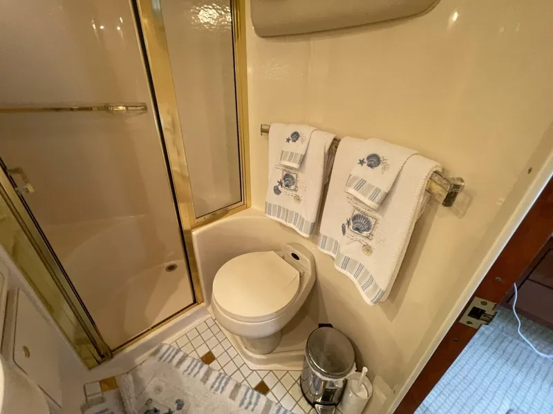 Slide: The Image of Sea Ray 630 Super Sun Sport 1998 - 72