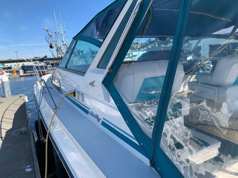 Slide: The Image of Sea Ray 390 Express 1989 - 14