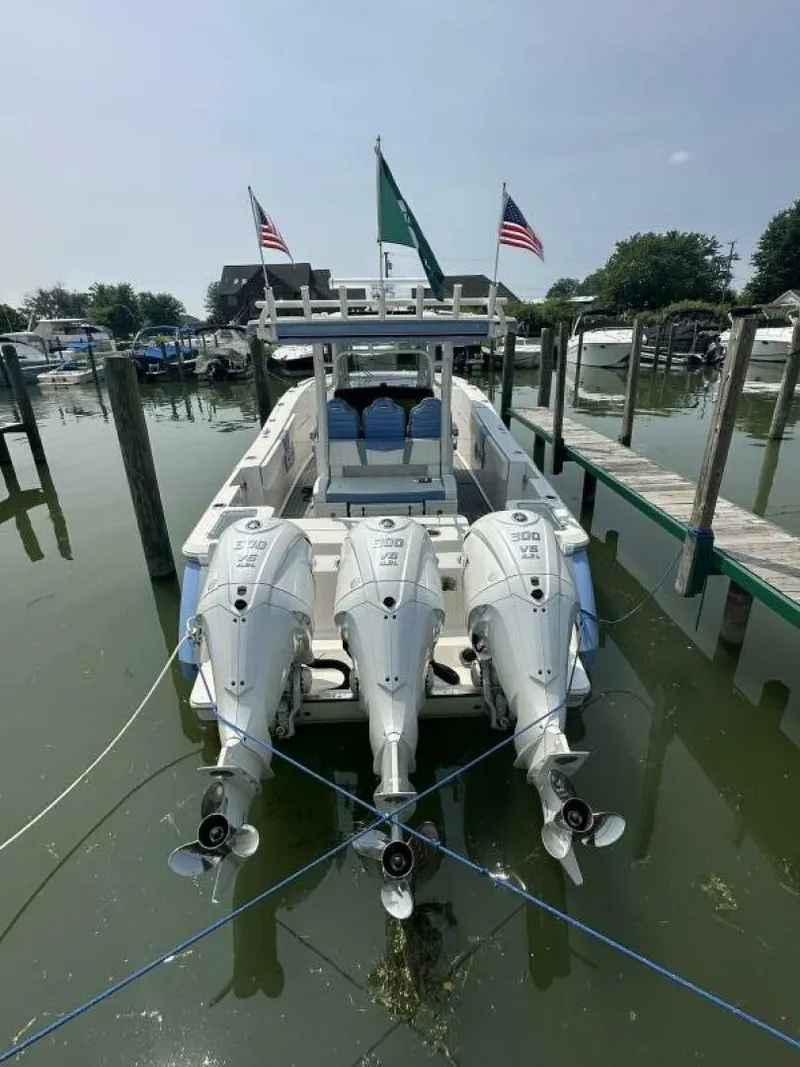 Slide: The Image of Robalo R360 2023 - 3