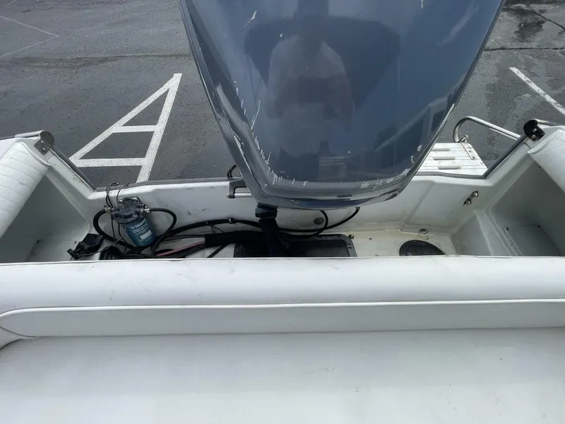 Slide: The Image of Boston Whaler 21 Outrage 1993 - 10