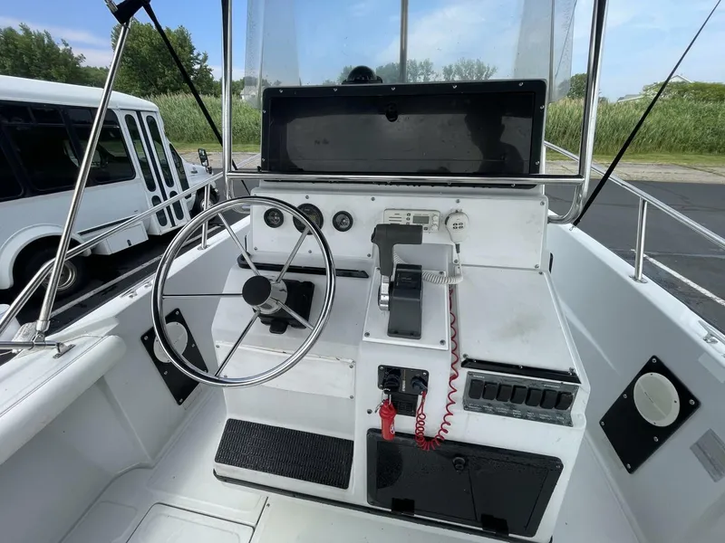 Slide: The Image of Boston Whaler 21 Outrage 1993 - 15