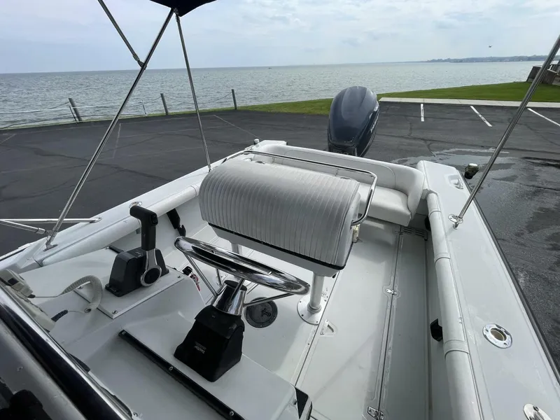 Slide: The Image of Boston Whaler 21 Outrage 1993 - 22