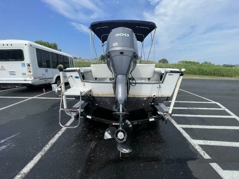 Slide: The Image of Boston Whaler 21 Outrage 1993 - 7