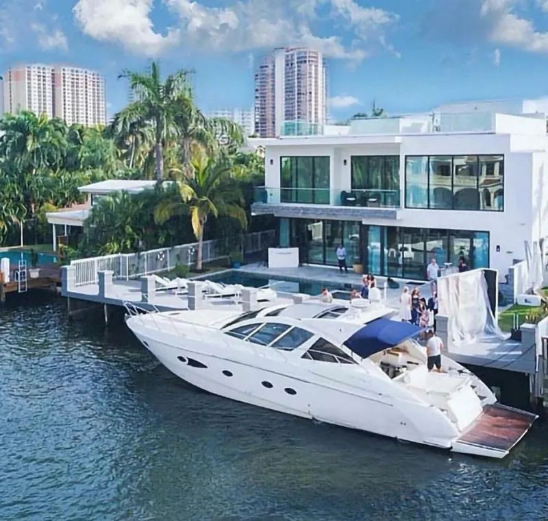 Slide: The Image of Azimut Atlantis 54 2010 - 2
