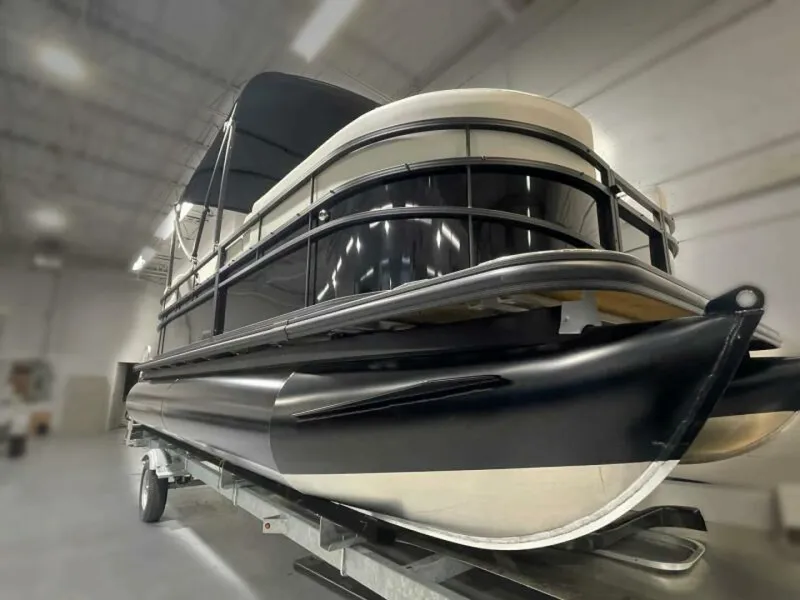 Slide: The Image of Vision WX Tritoon 2024 - 13