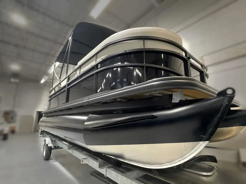 Slide: The Image of Vision WX Tritoon 2024 - 13