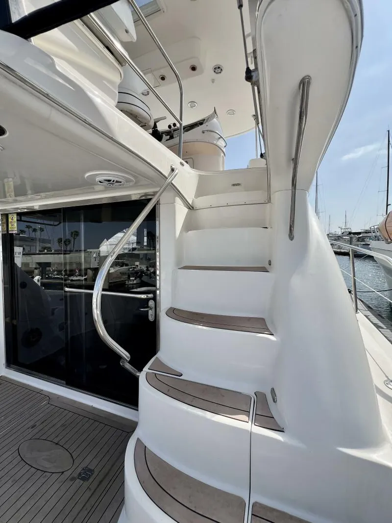 Slide: The Image of Sea Ray 560 Sedan Cruiser 2002 - 15