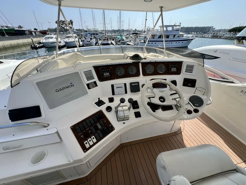Slide: The Image of Sea Ray 560 Sedan Cruiser 2002 - 21