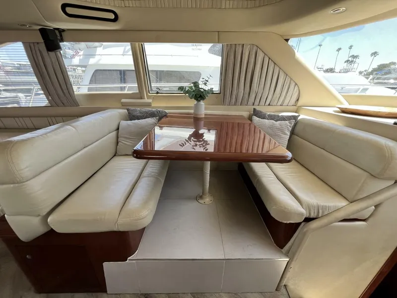 Slide: The Image of Sea Ray 560 Sedan Cruiser 2002 - 27