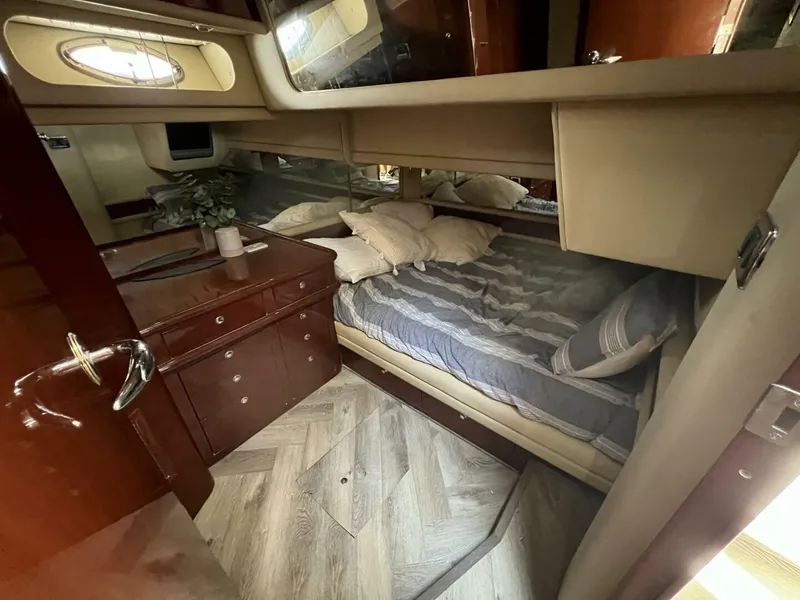 Slide: The Image of Sea Ray 560 Sedan Cruiser 2002 - 40