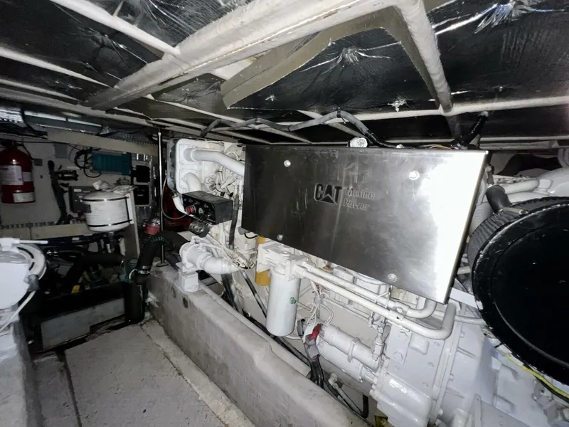 Slide: The Image of Sea Ray 560 Sedan Cruiser 2002 - 45