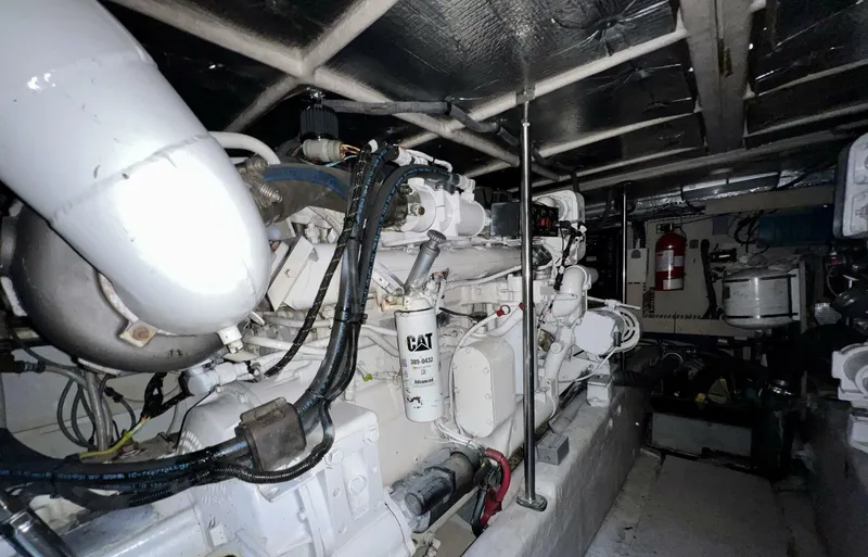 Slide: The Image of Sea Ray 560 Sedan Cruiser 2002 - 46