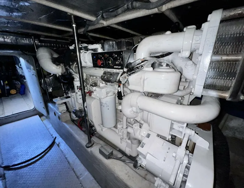 Slide: The Image of Sea Ray 560 Sedan Cruiser 2002 - 48