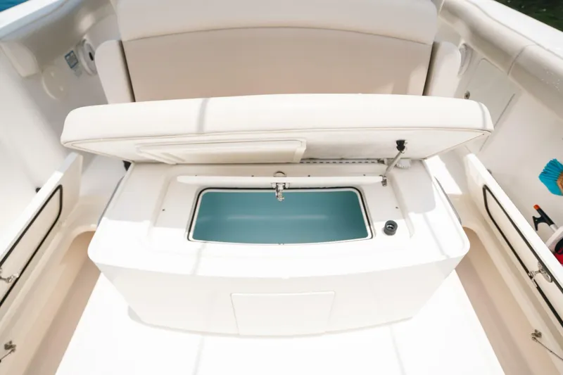 Slide: The Image of Boston Whaler 330 Outrage 2019 - 13