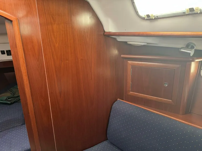 Slide: The Image of Beneteau Oceanis 331 2005 - 12