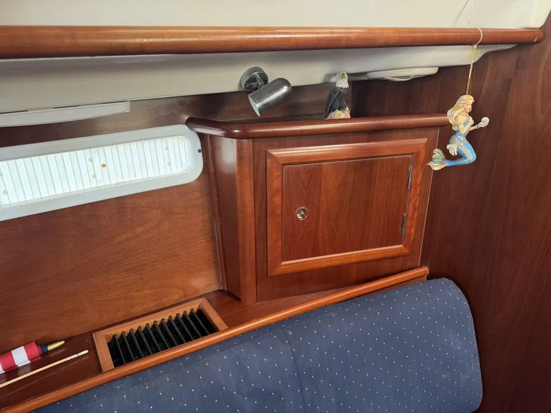 Slide: The Image of Beneteau Oceanis 331 2005 - 9