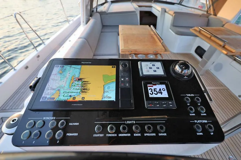 Slide: The Image of Beneteau Oceanis 60 2023 - 14