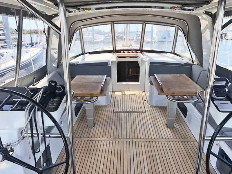 Slide: The Image of Beneteau Oceanis 60 2023 - 16
