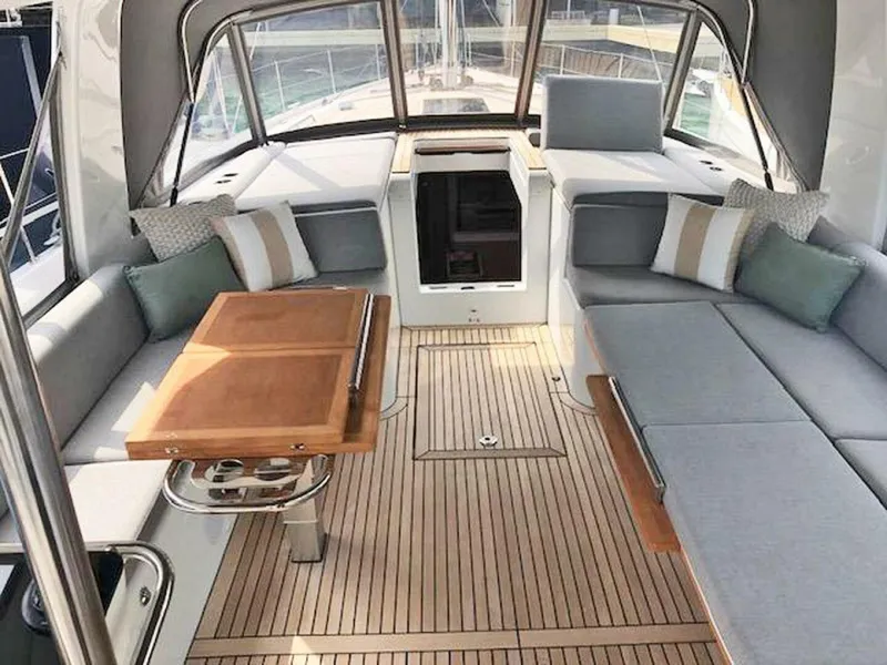 Slide: The Image of Beneteau Oceanis 60 2023 - 17