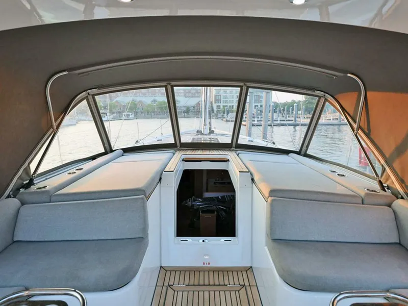 Slide: The Image of Beneteau Oceanis 60 2023 - 18