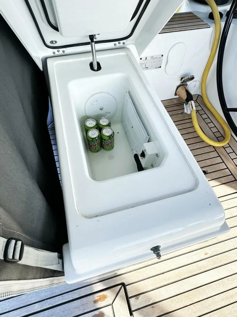 Slide: The Image of Beneteau Oceanis 60 2023 - 19