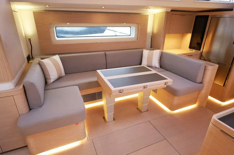 Slide: The Image of Beneteau Oceanis 60 2023 - 21