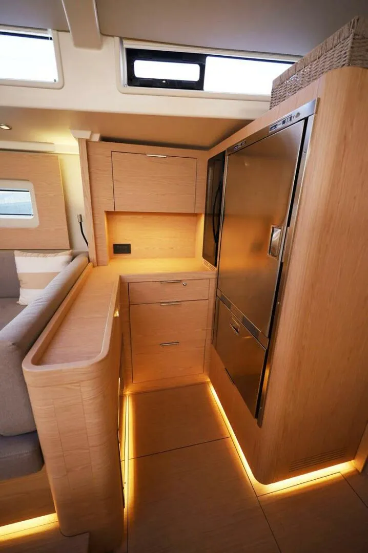 Slide: The Image of Beneteau Oceanis 60 2023 - 25