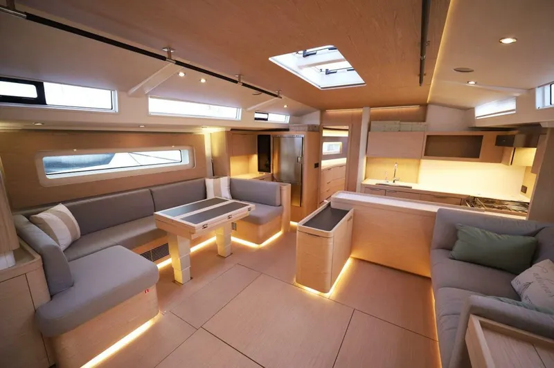 Slide: The Image of Beneteau Oceanis 60 2023 - 27