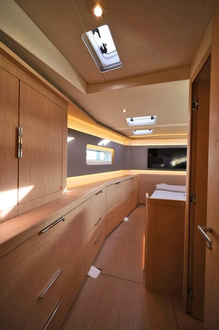 Slide: The Image of Beneteau Oceanis 60 2023 - 28