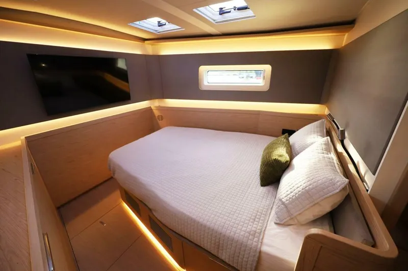 Slide: The Image of Beneteau Oceanis 60 2023 - 29