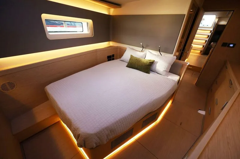 Slide: The Image of Beneteau Oceanis 60 2023 - 30