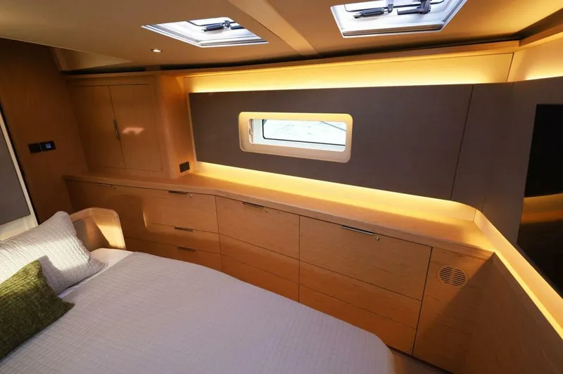 Slide: The Image of Beneteau Oceanis 60 2023 - 31