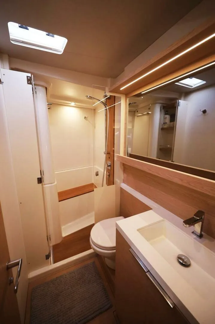Slide: The Image of Beneteau Oceanis 60 2023 - 32