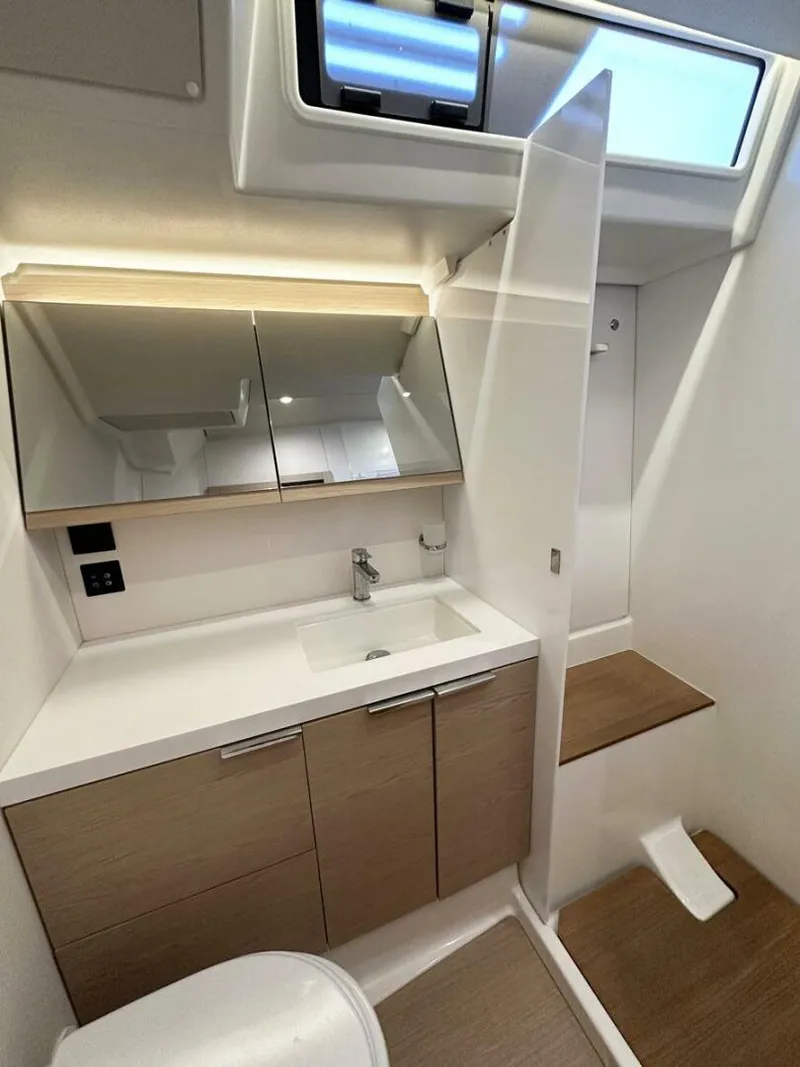 Slide: The Image of Beneteau Oceanis 60 2023 - 34