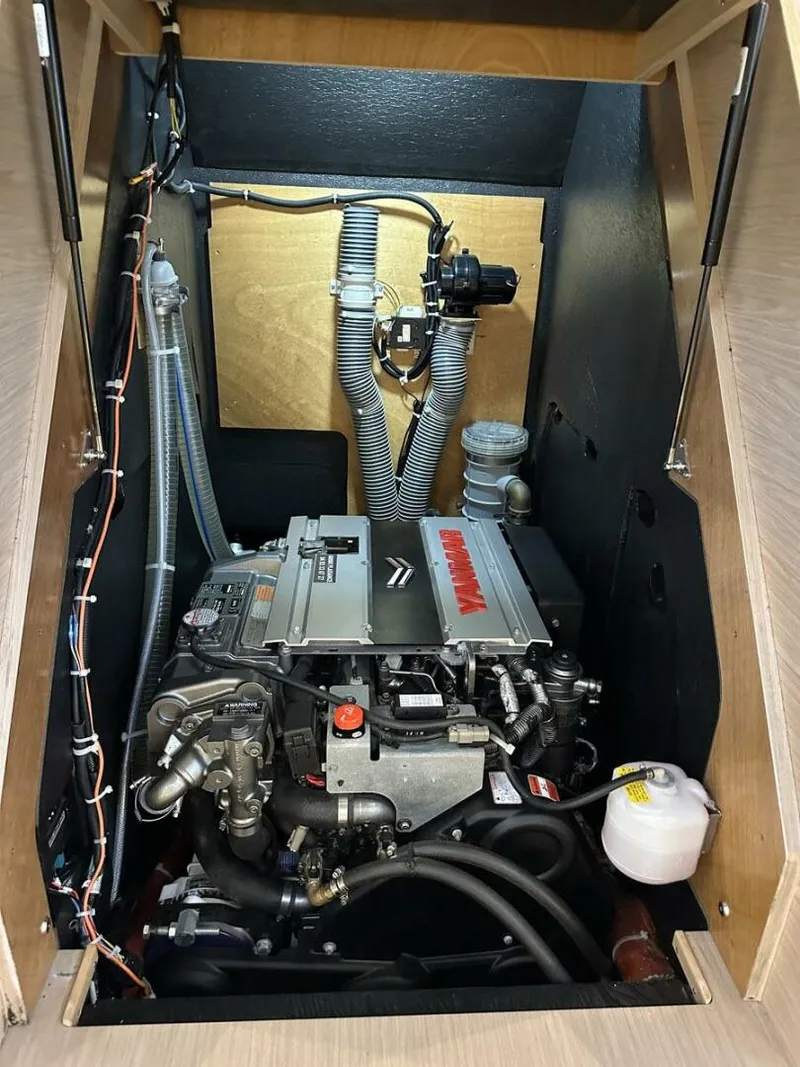 Slide: The Image of Beneteau Oceanis 60 2023 - 35